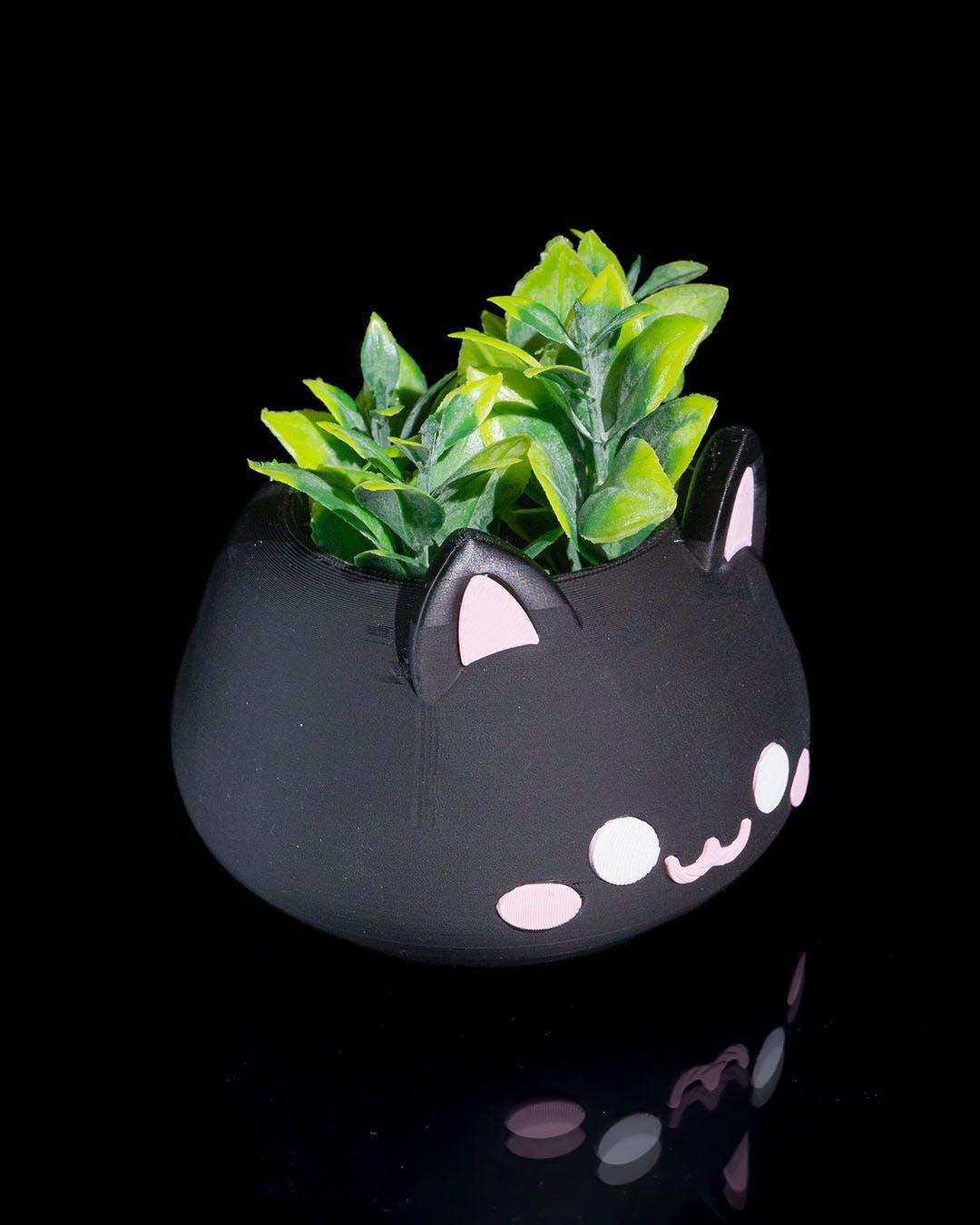 Kuro Cat Planter: Minimalist Eco-Friendly Home Decor