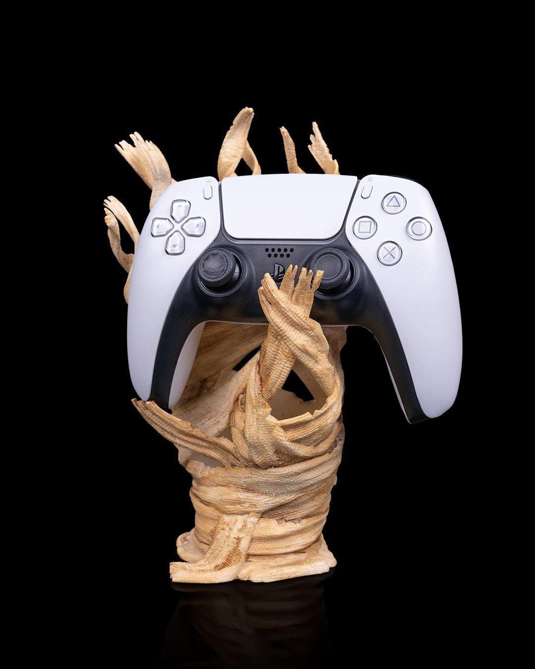Relic Raider – Gamer Statue