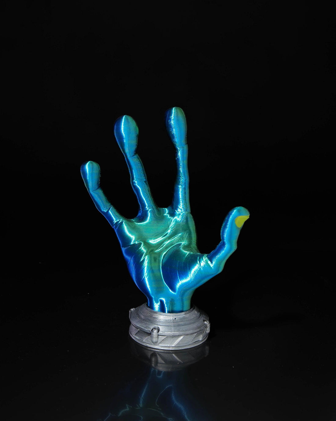 Alien Controller Holder – 3D Printed Gamer Decor | Hand-Painted Sci-Fi Controller Stand