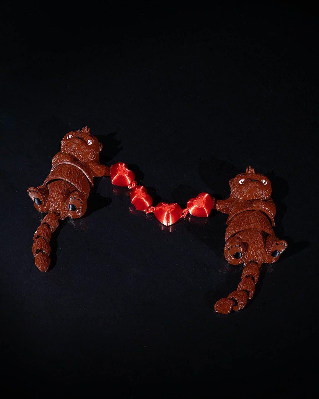 Handmade Otter Couple Figurine: Romantic PLA Decor