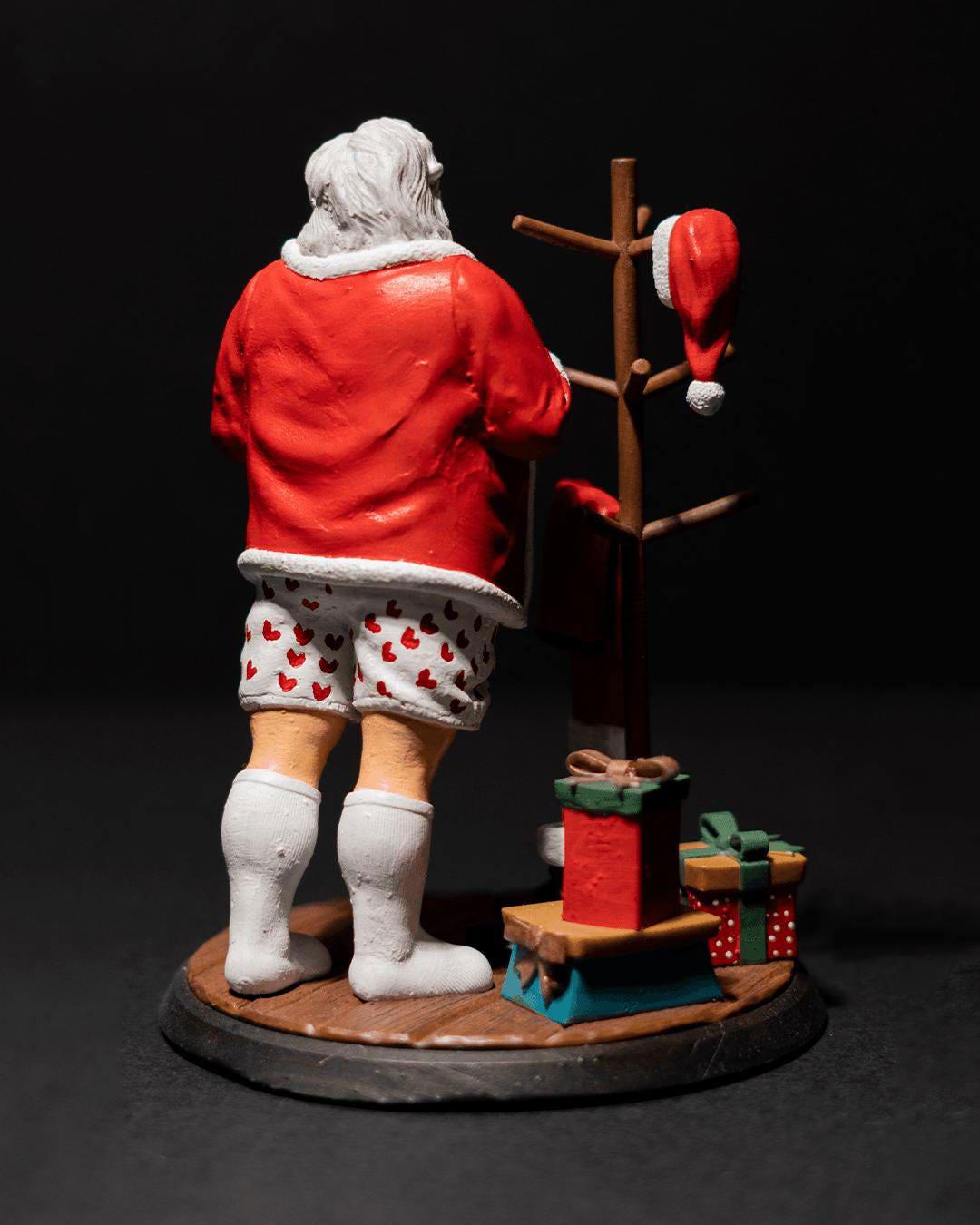 Santa Getting Ready – DIY Paintable Christmas Figurine (3D Printed PLA)