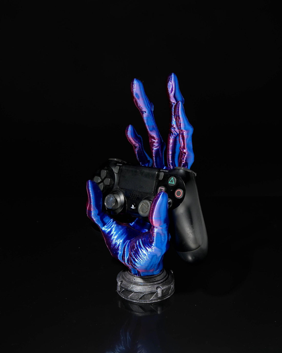 Alien Controller Holder (Six Fingers Edition) – 3D Printed Gamer Decor | Hand-Painted Sci-Fi Stand