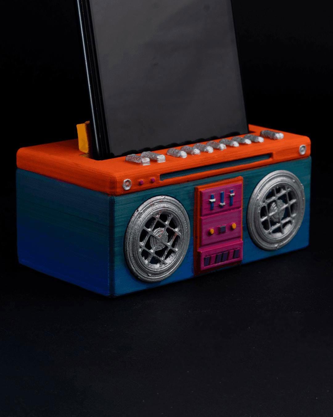 Retro Boombox Phone Dock – 3D Printed 90’s Music Lover Gift | Vintage Desk Decor