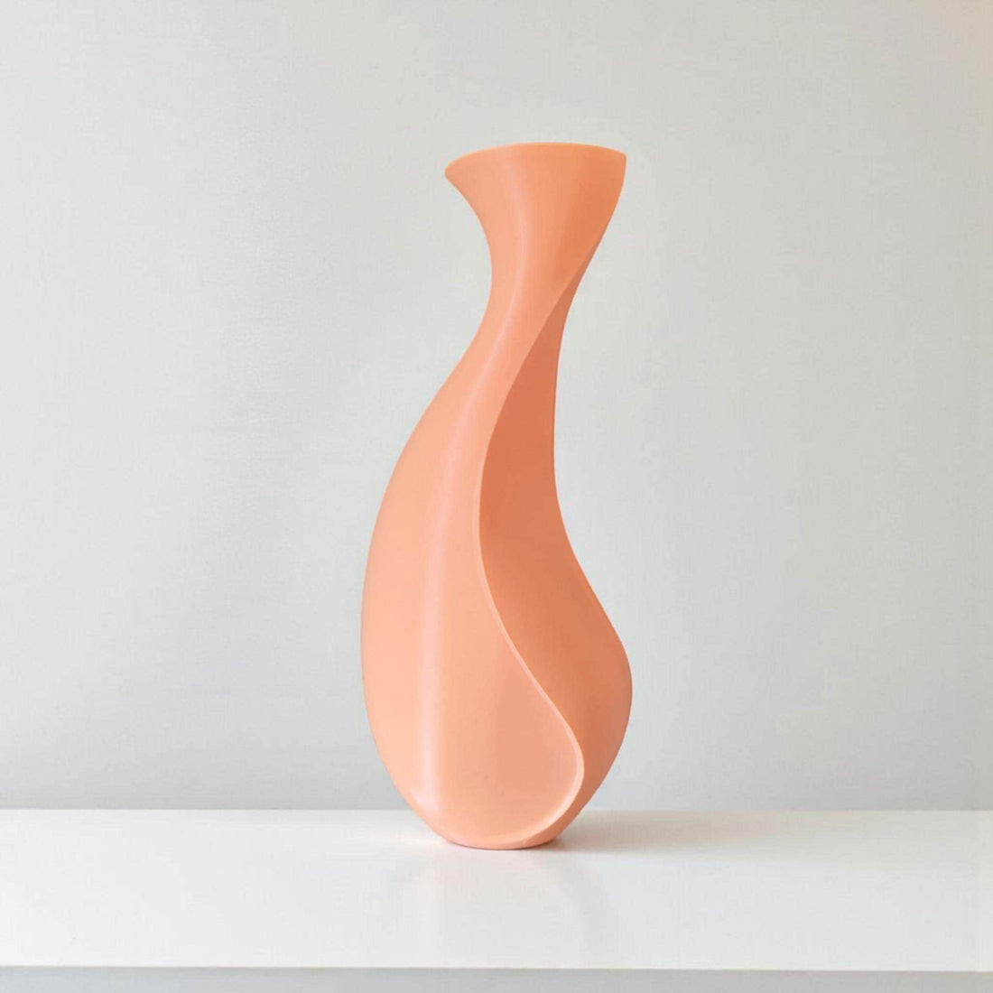 Aura Minimalist Sculptural Vase – Modern Curved Geometric Decor