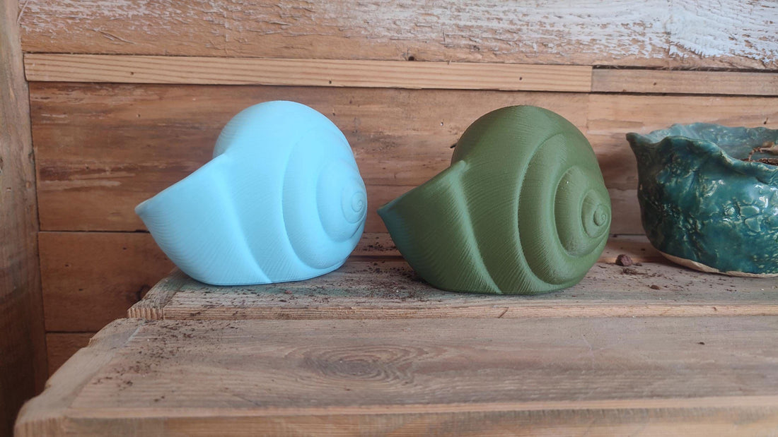 Seashell Inspired Decorative Vase – Coastal Style Flower Holder