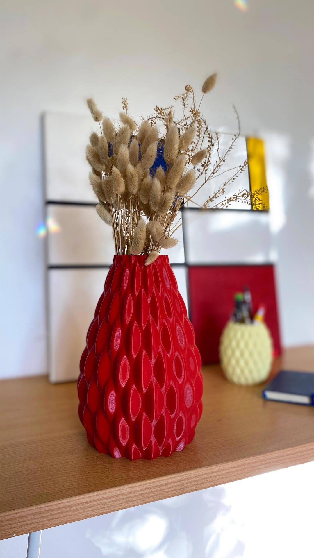 Wavy Flower Vase – Romantic Home Decor – Modern Table Accent