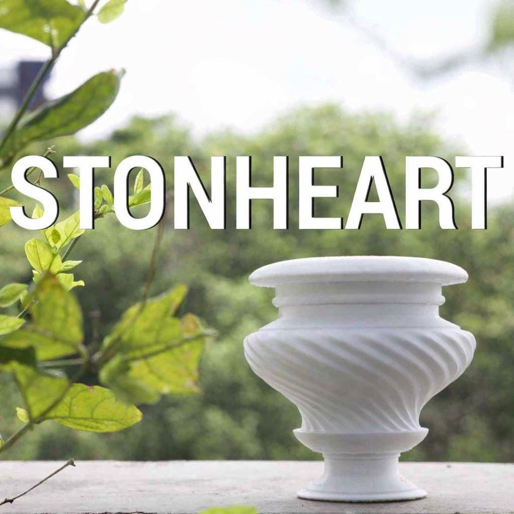 StoneHeart Modern Decorative Vase – Sculptural Flower Holder